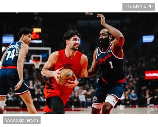 哈登突破防守上篮得手 快船16-0高潮再度击溃爵士暂停反击 哈登突破防守上篮得手 快船16-0高潮再度击溃爵士暂停反击